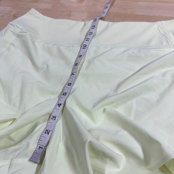 Athleta NWT Run With It 4.5" Shorts Size 1X Running Shorts Tequila Green Stretch - Picture 9 of 13